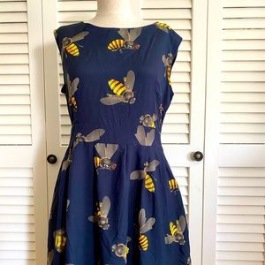 Blue and yellow Bee 🐝 dress. Perfect for spring size M